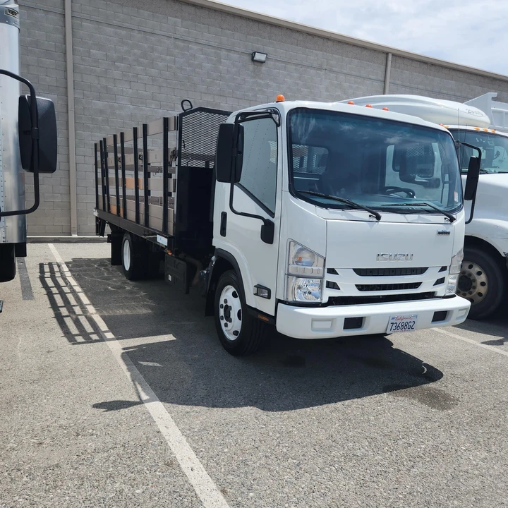 2019 Isuzu Elf - Image 15 of 31