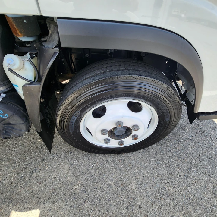 2019 Isuzu Elf - Image 18 of 31