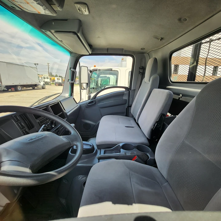 2019 Isuzu Elf - Image 30 of 31