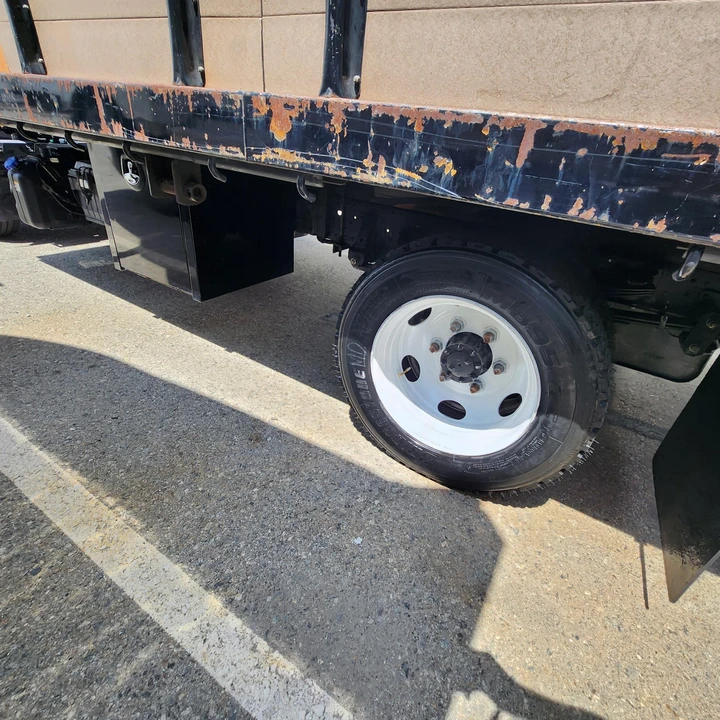 2019 Isuzu Elf - Image 27 of 31