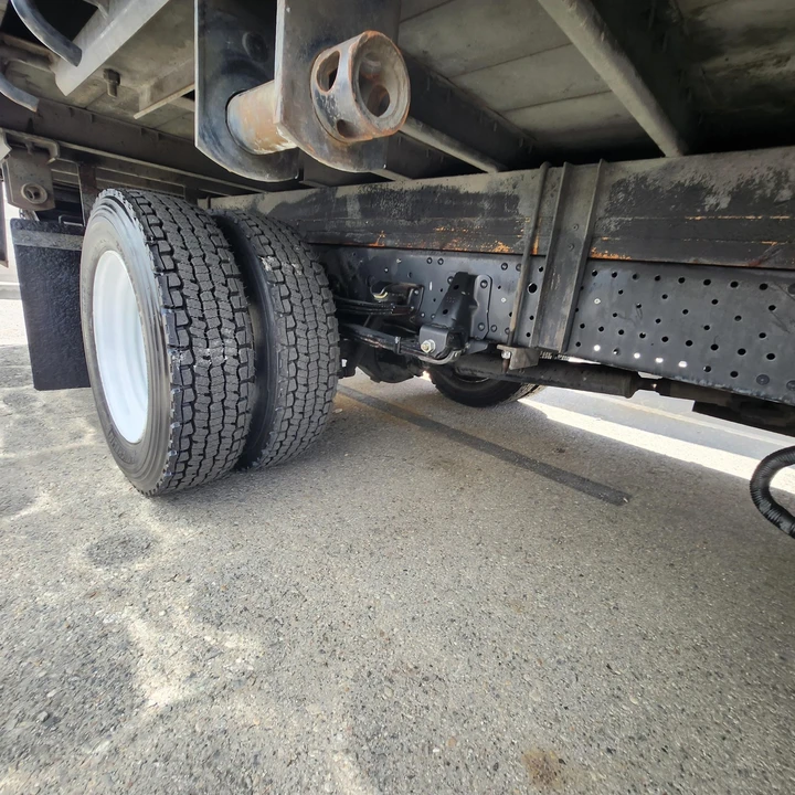 2019 Isuzu Elf - Image 20 of 31