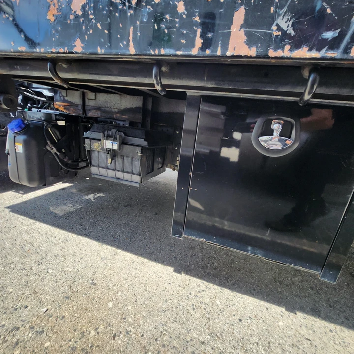 2019 Isuzu Elf - Image 28 of 31