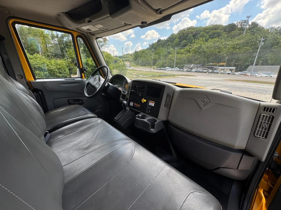 2019 International LT - Image 19 of 21