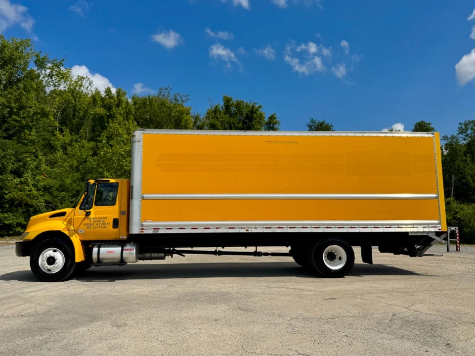 2019 International LT - Image 9 of 21