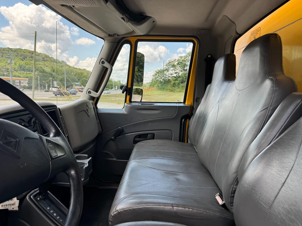 2019 International LT - Image 16 of 21
