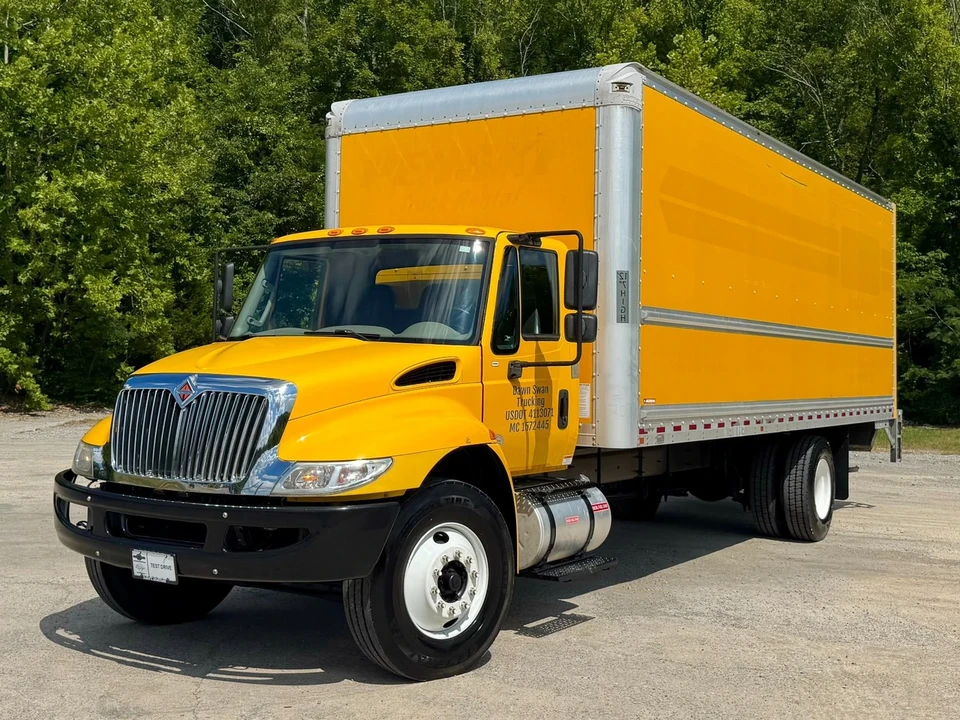 2019 International 4300 - Image 2 of 21