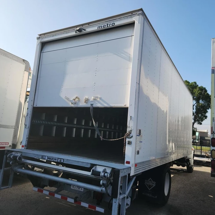 2019 International 4300 - Image 3 of 31