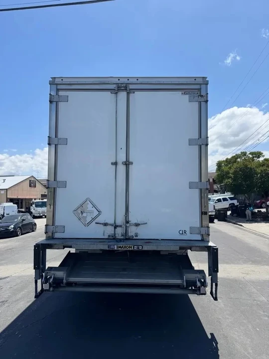 2019 Isuzu Elf - Image 8 of 18