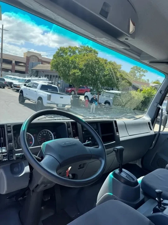 2019 Isuzu Elf - Image 13 of 19