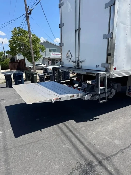2019 Isuzu Elf - Image 10 of 18