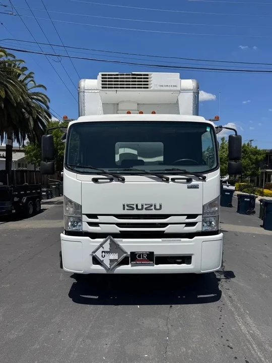 2019 Isuzu Elf - Image 3 of 19
