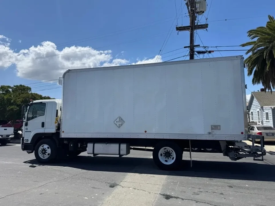 2019 Isuzu Elf - Image 7 of 18