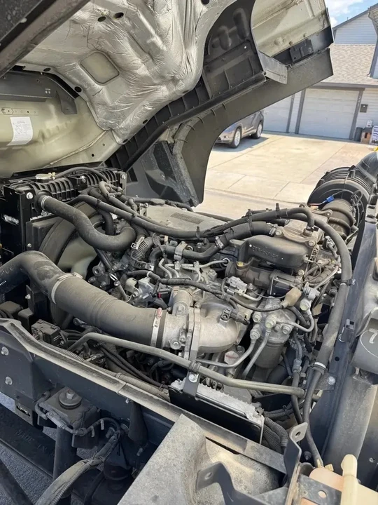 2019 Isuzu Elf - Image 12 of 18