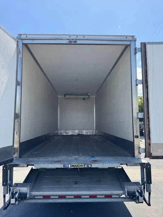 2019 Isuzu Elf - Image 9 of 19