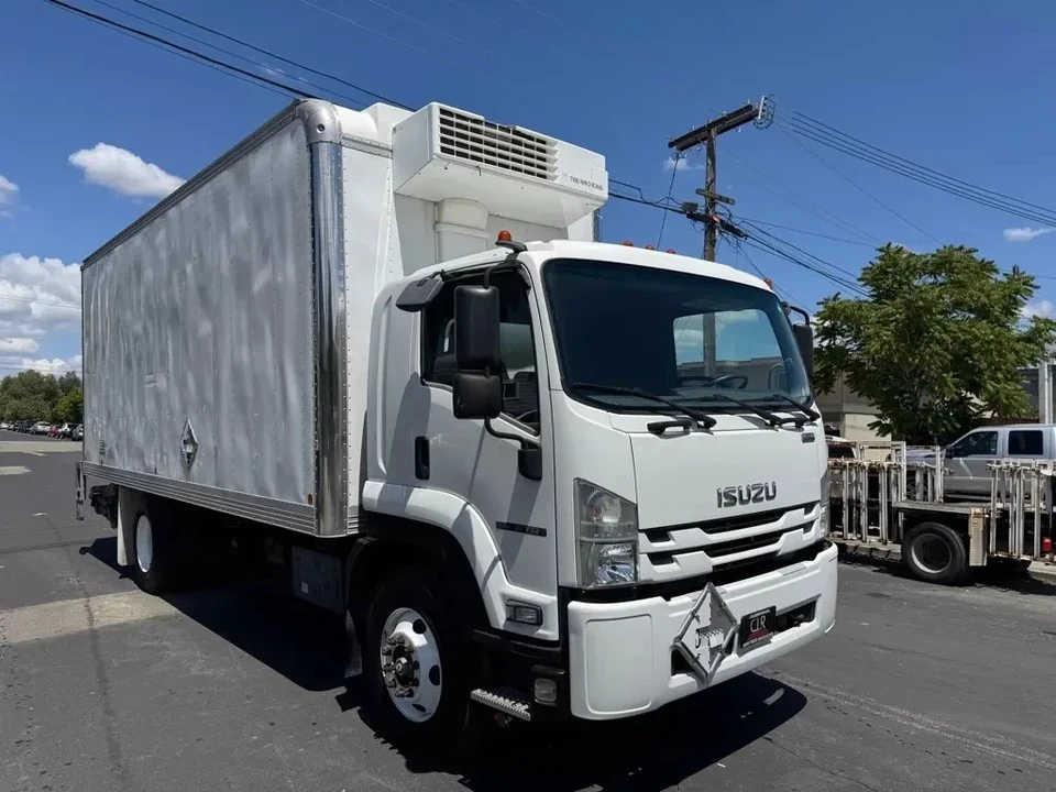 2019 Isuzu Elf - Image 2 of 18