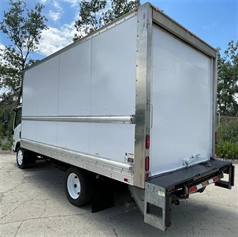 2019 Isuzu Elf - Image 4 of 20