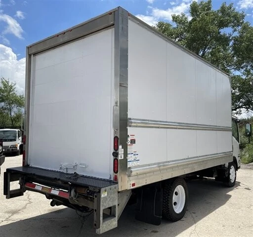 2019 Isuzu Elf - Image 5 of 20