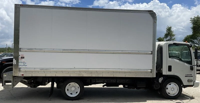 2019 Isuzu Elf - Image 7 of 20
