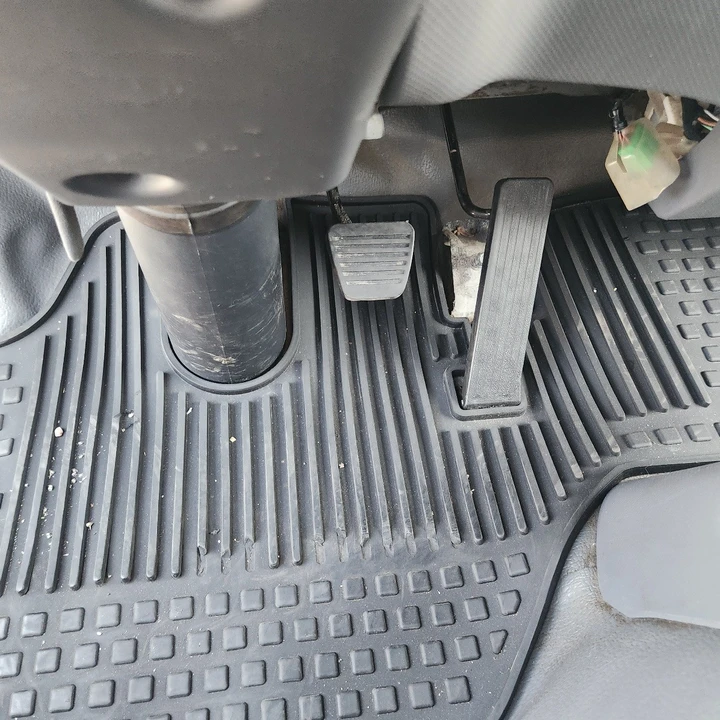 2019 Isuzu Elf - Image 29 of 31