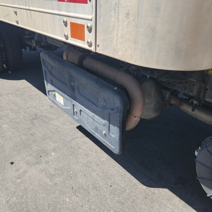 2019 Isuzu Elf - Image 10 of 31