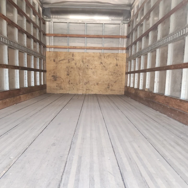 2019 Isuzu Elf - Image 19 of 31