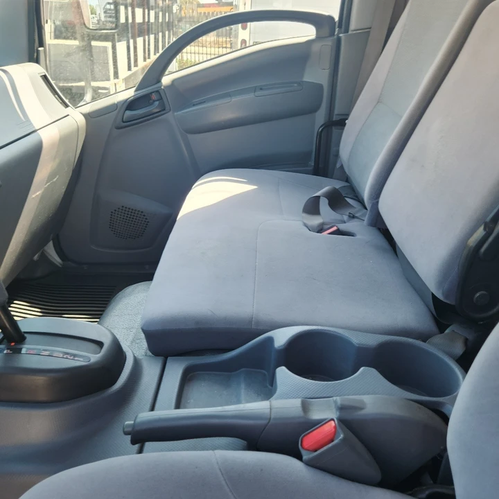 2019 Isuzu Elf - Image 24 of 31