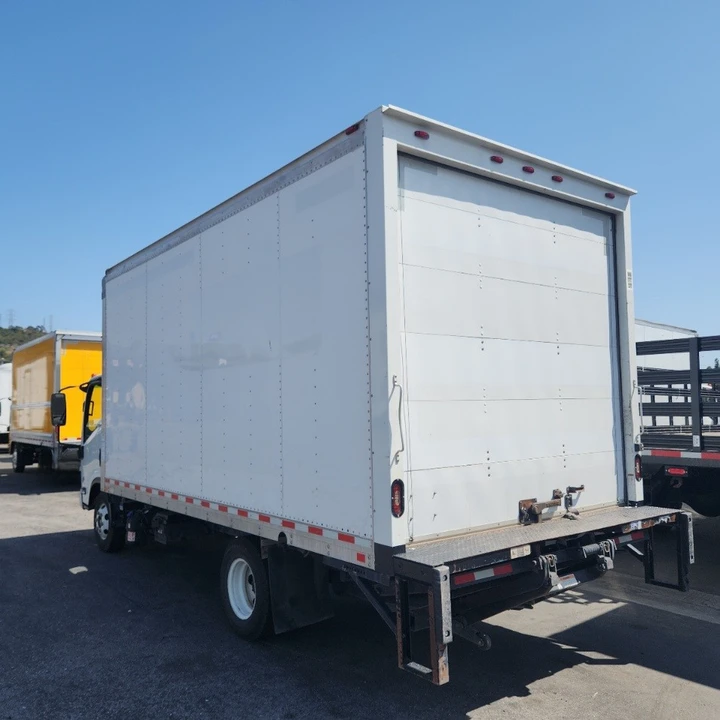 2019 Isuzu Elf - Image 18 of 31