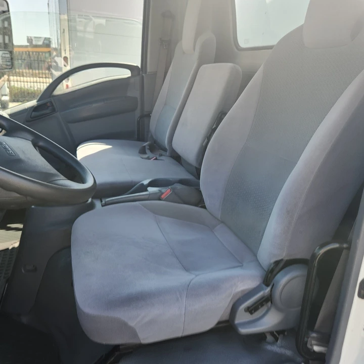 2019 Isuzu Elf - Image 23 of 31