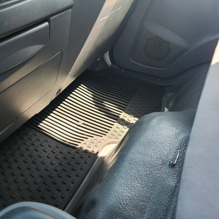2019 Isuzu Elf - Image 30 of 31