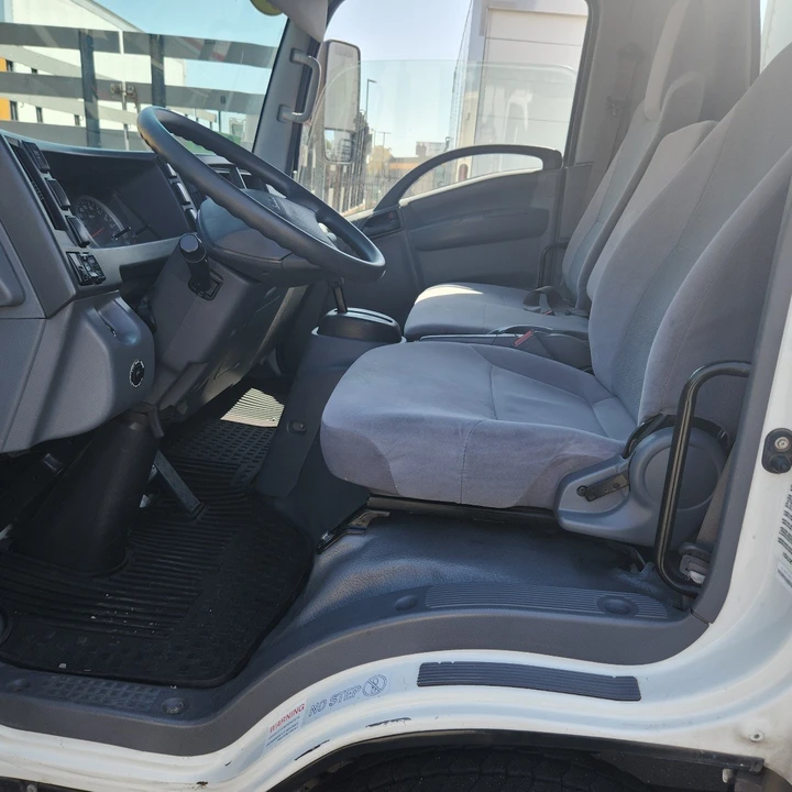 2019 Isuzu Elf - Image 21 of 31