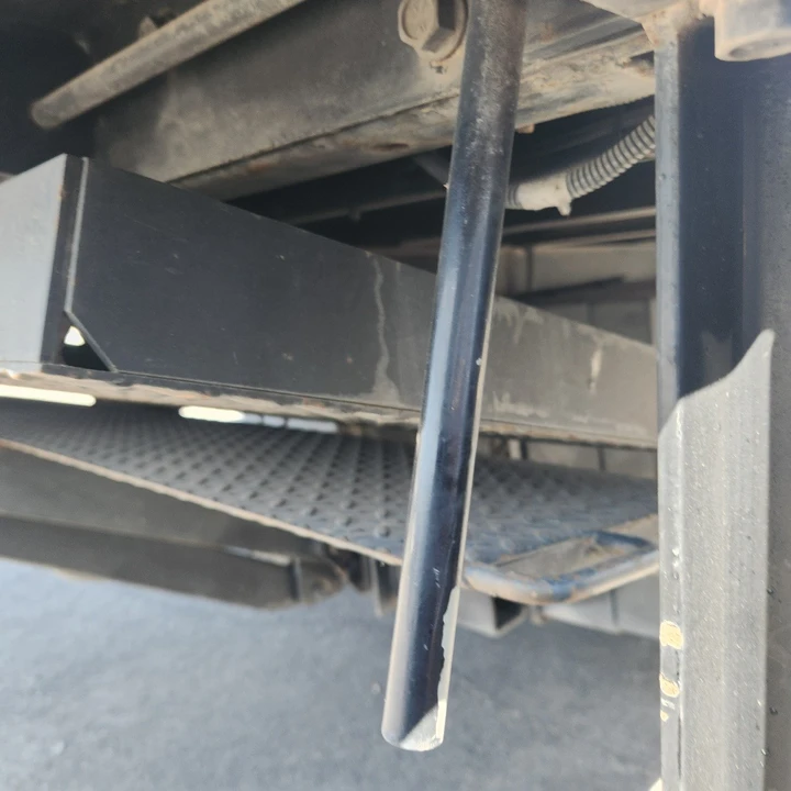2019 Isuzu Elf - Image 17 of 31