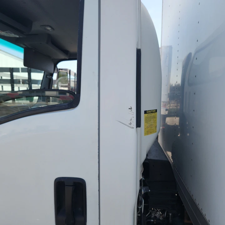 2019 Isuzu Elf - Image 6 of 31