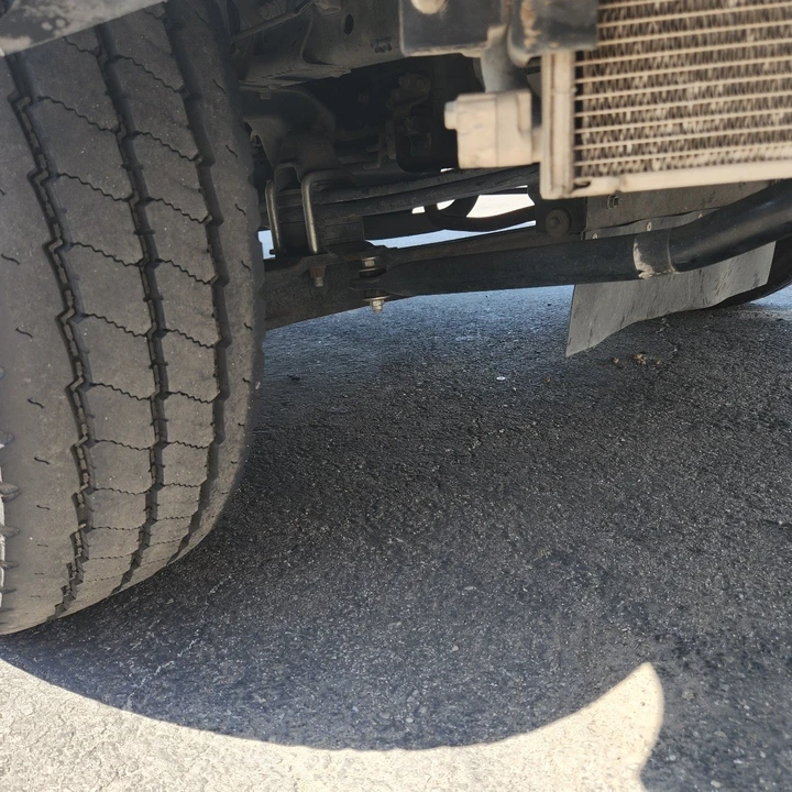 2019 Isuzu Elf - Image 9 of 31