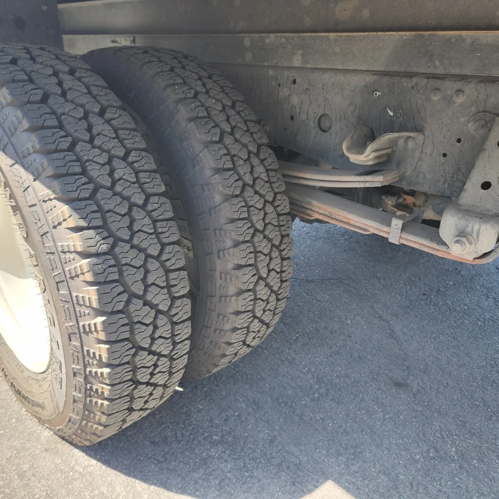 2019 Isuzu Elf - Image 11 of 31