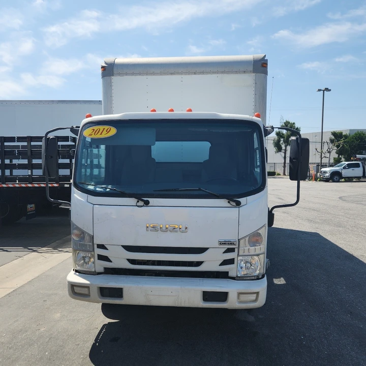 2019 Isuzu Elf - Image 7 of 31