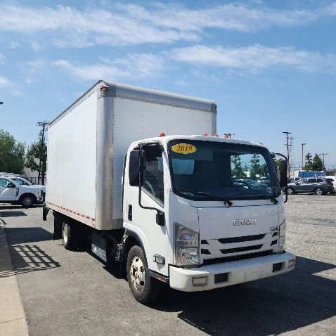 2019 Isuzu Elf - Image 8 of 31