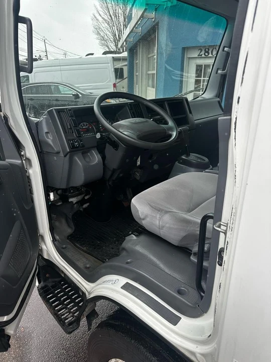 2019 Isuzu Elf - Image 10 of 13