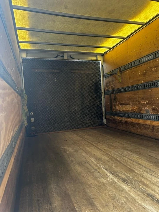 2019 Isuzu Elf - Image 8 of 13