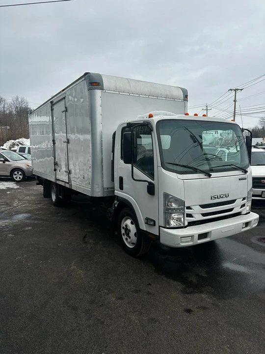 2019 Isuzu Elf - Image 6 of 13