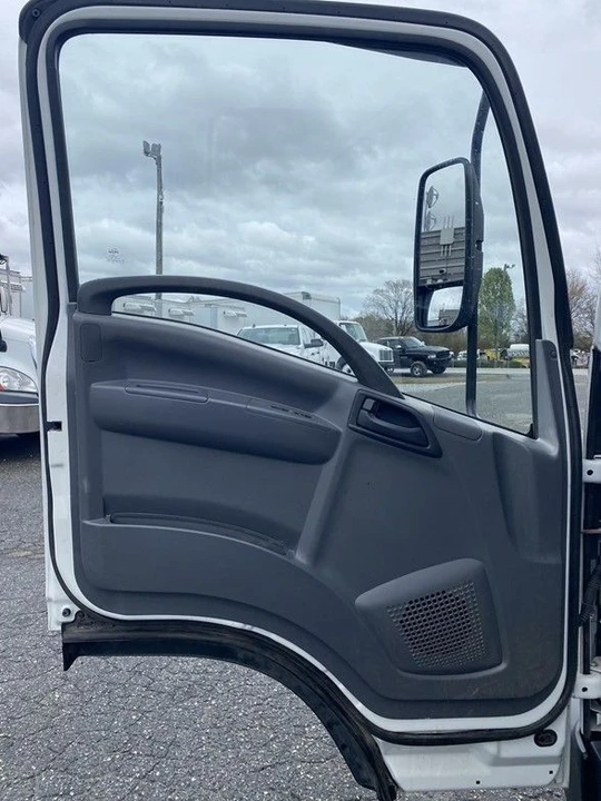 2019 Isuzu Elf - Image 15 of 31
