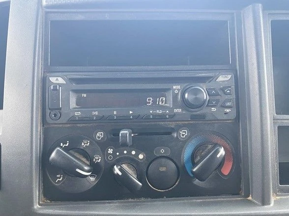 2019 Isuzu Elf - Image 31 of 31