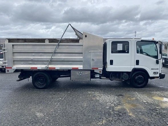 2019 Isuzu Elf - Image 9 of 31