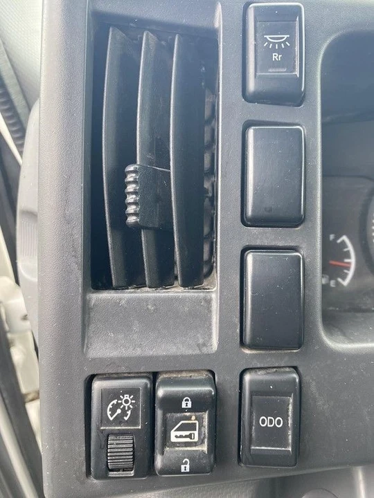 2019 Isuzu Elf - Image 22 of 31