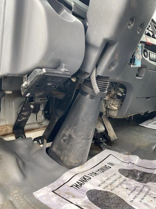2019 Isuzu Elf - Image 17 of 31