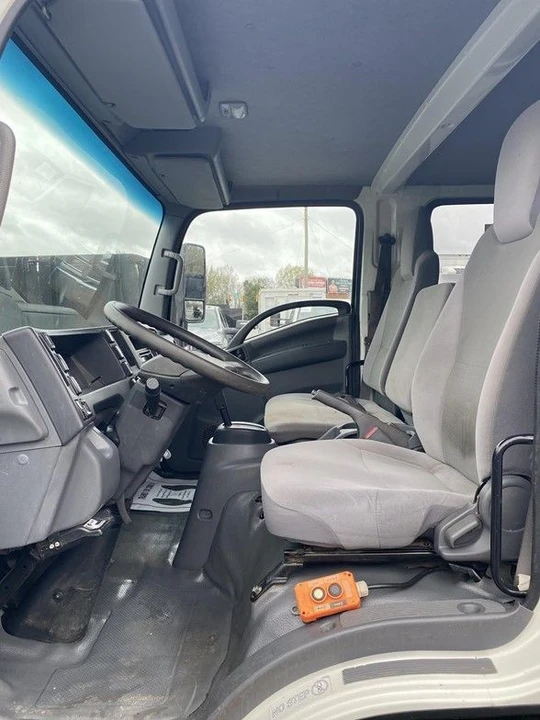 2019 Isuzu Elf - Image 18 of 31