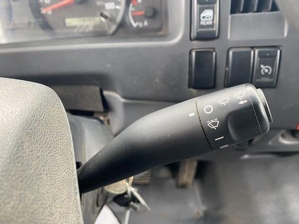 2019 Isuzu Elf - Image 27 of 31