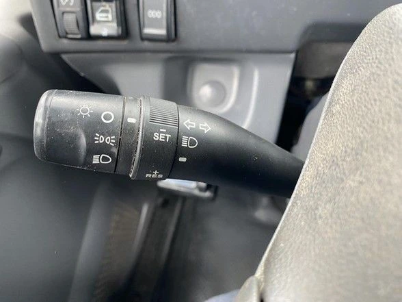 2019 Isuzu Elf - Image 25 of 31