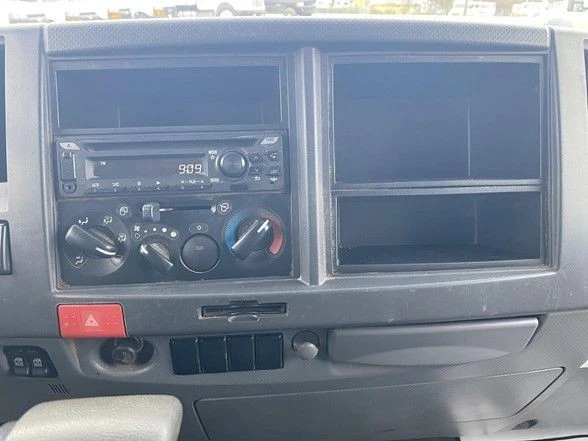 2019 Isuzu Elf - Image 30 of 31