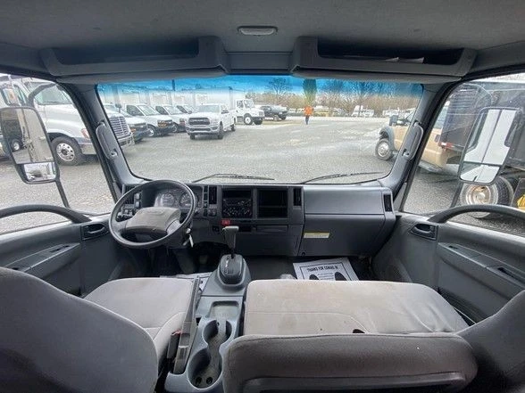2019 Isuzu Elf - Image 29 of 31