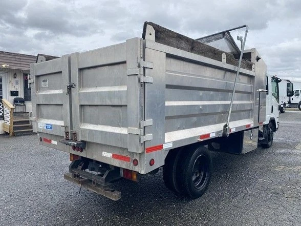 2019 Isuzu Elf - Image 10 of 31